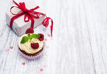 Cupcakes with fresh berries and gift box
