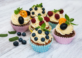 Cupcakes with fresh berries