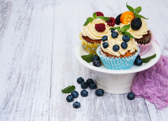 Cupcakes with fresh berries