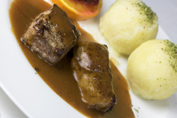 Wildschweinrückensteak