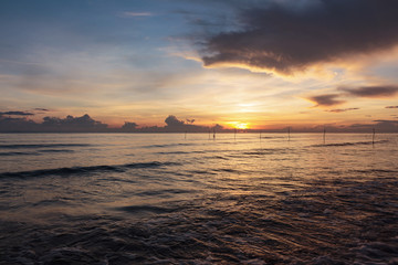 Obraz premium Fishing net and landscape sunrise