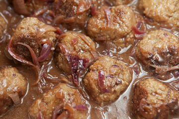 boulettes de viande en sauce oignon © auryndrikson