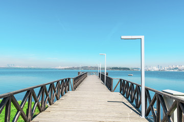 Obraz premium Wooden scaffolding with lake and city background