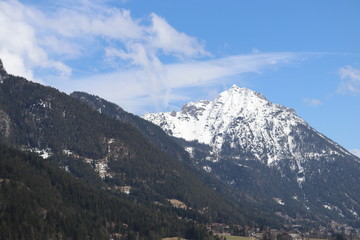 Fototapeta na wymiar Das Karwendelgebirge kurz vor der Schneeschmelze im Frühling