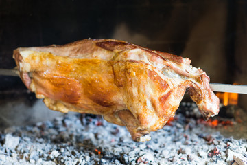 Vitello arrosto allo spiedo