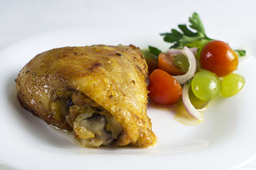 Chicken with tomato salad and grapes