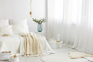 Inspiration to decorate basic bedroom © Photographee.eu