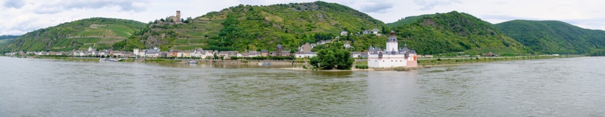 Fototapeta na wymiar Die Burg Pfalzgrafenstein im Rhein