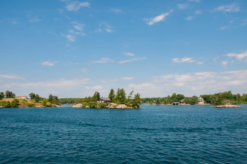 Pequenas ilhas dentro de um lago