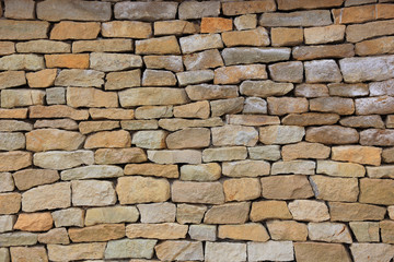Natursteinmauer aus Sandsteinen im Verbund