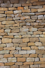 Natursteinmauer aus Sandsteinen im Verbund