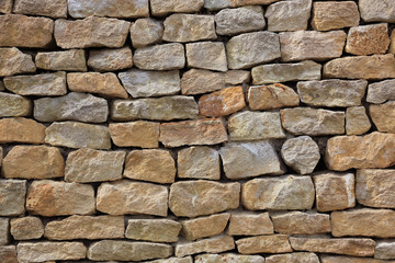 Natursteinmauer aus Sandsteinen im Verbund