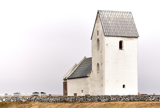 Kleine wei&szlig;e Kirche in D&auml;nemark