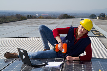 young engineer girl and an elderly skilled worker fitting a photovoltaic plant