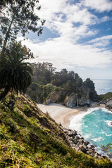 Fototapeta premium McWay Falls Waterfall in Big Sur State Park, California