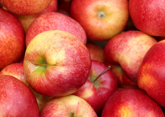 Fototapeta na wymiar red ripe apples for sale from greengrocers