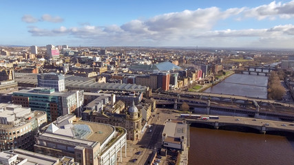 Obraz premium Aerial image of Glasgow Cityscape from over the River Clyde near the city centre.
