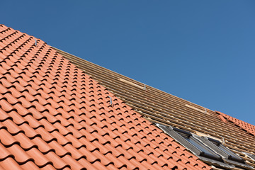 Dachdecker,Dachpfannen,Dachlatten,Dachsparren
Dach,Dachziegel,Eindecken,Dachfenster,
Dachgiebel