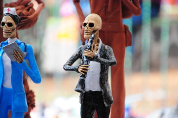 Fototapeta na wymiar esqueleto trompetista