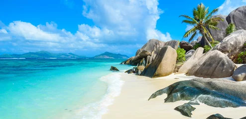 Küchenrückwand glas motiv Tropischer Strand Source d& 39 Argent Beach auf der Insel La Digue, Seychellen - Wunderschön geformte Granitfelsen und Felsformationen - Paradiesstrand und tropisches Urlaubsziel