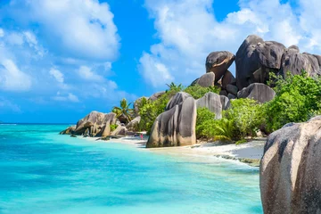 Selbstklebende Fototapete Anse Source D'Agent, Insel La Digue, Seychellen Source d& 39 Argent Beach auf der Insel La Digue, Seychellen - Wunderschön geformte Granitfelsen und Felsformationen - Paradiesstrand und tropisches Urlaubsziel