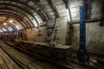 Obraz premium Underground coal ore mine shaft tunnel gallery
