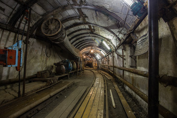 Obraz na płótnie Canvas Underground coal ore mine shaft tunnel gallery