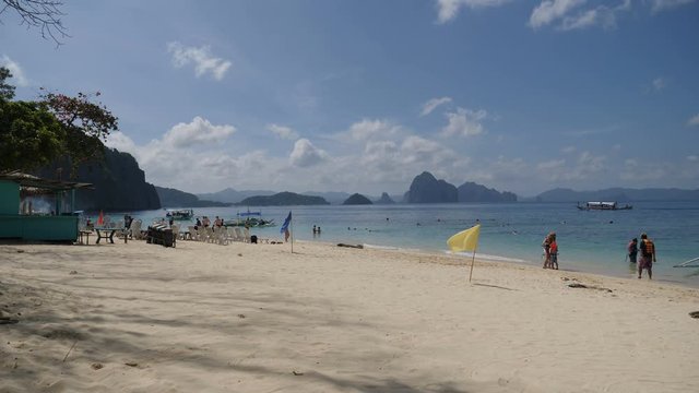 Tourist arriving with boat at 7 Commandos beach in El Nido