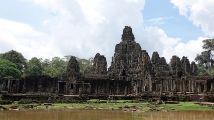 Fototapeta na wymiar Steingesichter, Gesichter aus Stein aus Angkor, Kambodscha