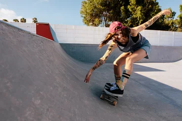 Foto op Aluminium Woman practising skateboarding at skate park © Jacob Lund