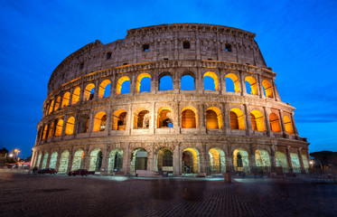 Fototapety  Koloseum w Rzymie, Włochy w nocy