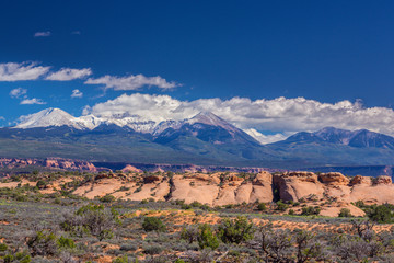 Naklejka premium Beautiful autumn scenery in the Arches National Park, Utah, on a claer day with blue sky