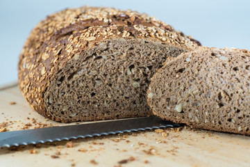 Angeschnittenes Körnerbrot