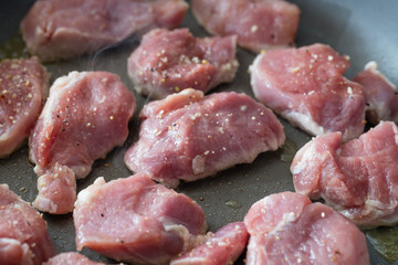 Schweinefilet in der Pfanne