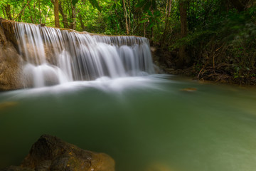Fototapeta premium Beautiful Huay Mae Kamin Waterfall in Khuean Srinagarindra National Park, Kanchanaburi Province. Thailand