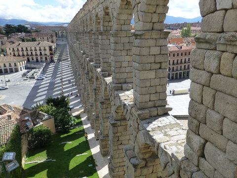 Segovia, ciudad y un municipio español en la parte meridional de la comunidad autónoma de Castilla y León (España)