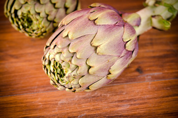 Fototapeta premium Italian artichokes on wooden plane