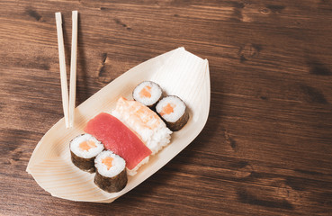 Sushi, a typical Japanese food prepared with a base of rice and various raw fish such as tuna, salmon, shrimp and sea bream. 
