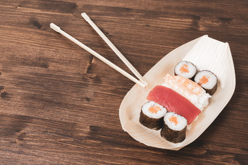 Sushi, a typical Japanese food prepared with a base of rice and various raw fish such as tuna, salmon, shrimp and sea bream. 
