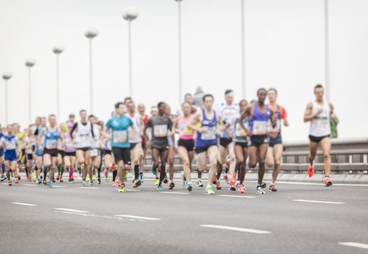 marathon runners in the city 