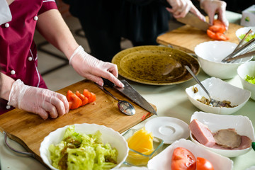 Master Class in preparing meat salad with tomatoes and salad