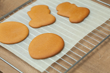 Baking tray with Christmas raw cookies