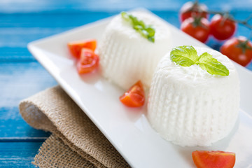 Ricotta con basilico