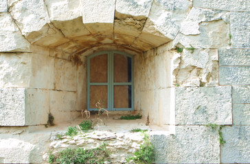 Burgfenster, Festung, Fenster verwildert