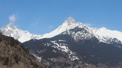 Fototapeta na wymiar Auvergne-Rhône-Alpes - Savoie - Haute-Maurienne - Modane - La pointe de l'Echelle et la dent Perrachée vues de Modane