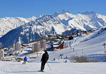 Rolgordijnen Station de ski dans les alpes © fix25