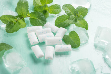 Chewing gum with mint and ice
