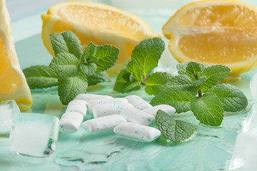 Chewing gum with mint and ice and lemon