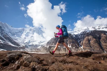 Foto op Plexiglas Annapurna Trekker on the way to Annapurna base camp, Nepal