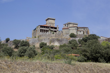 Fototapeta na wymiar Parador nacional del Castillo de Monterrei en Verín , Ourense, España